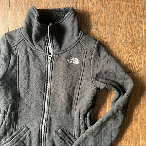 The North Face Caroluna quilted jacket size M girls (10/12) - Picture 3 of 5